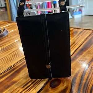 Crossbody small black leather bag.